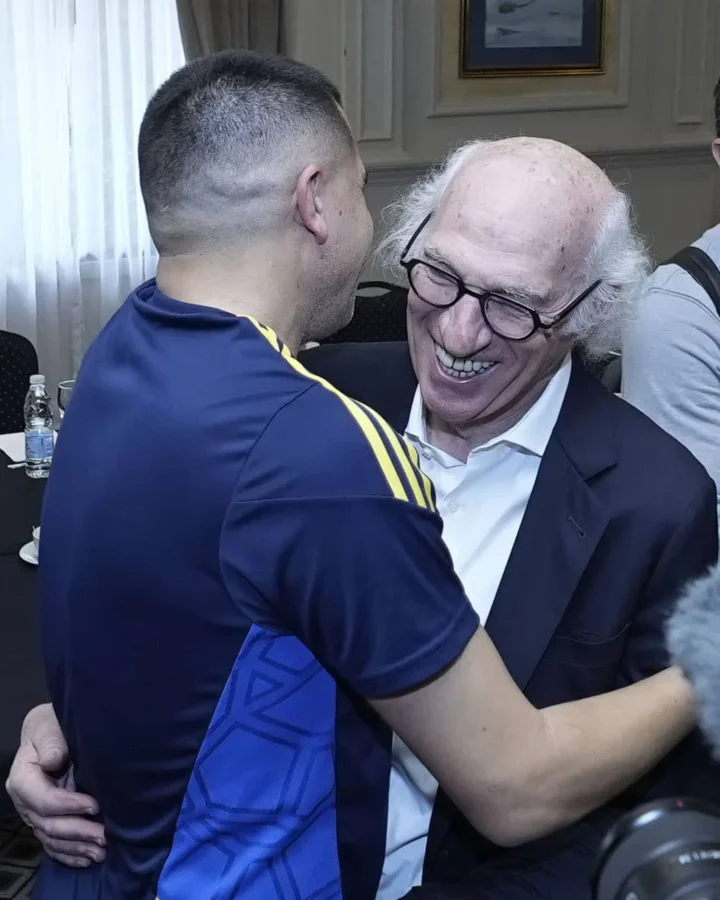 Riquelme y Bianchi abrazo