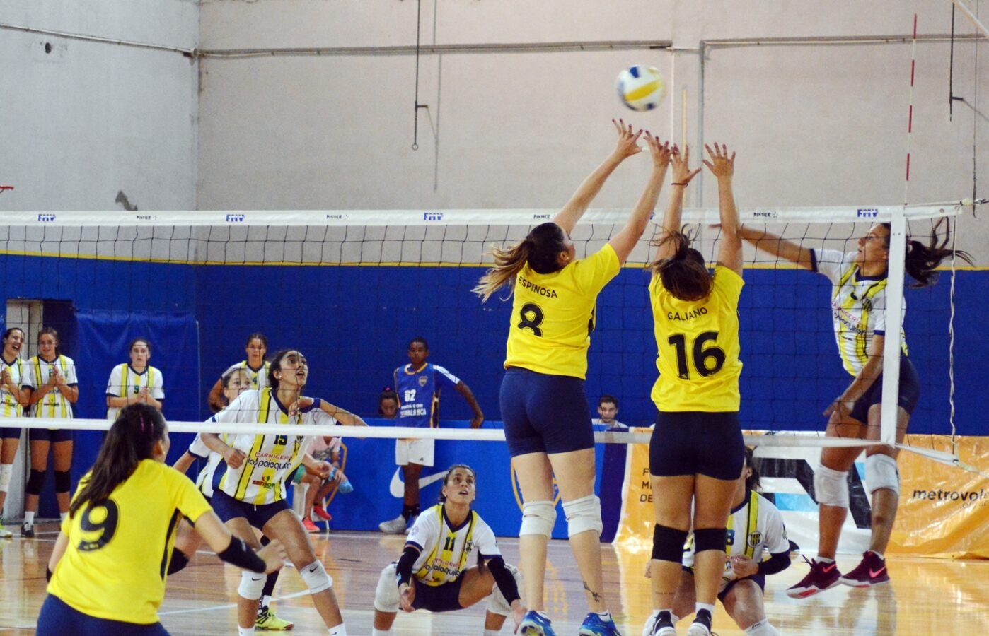 Las Guerreras aplastaron a San José por 3-0