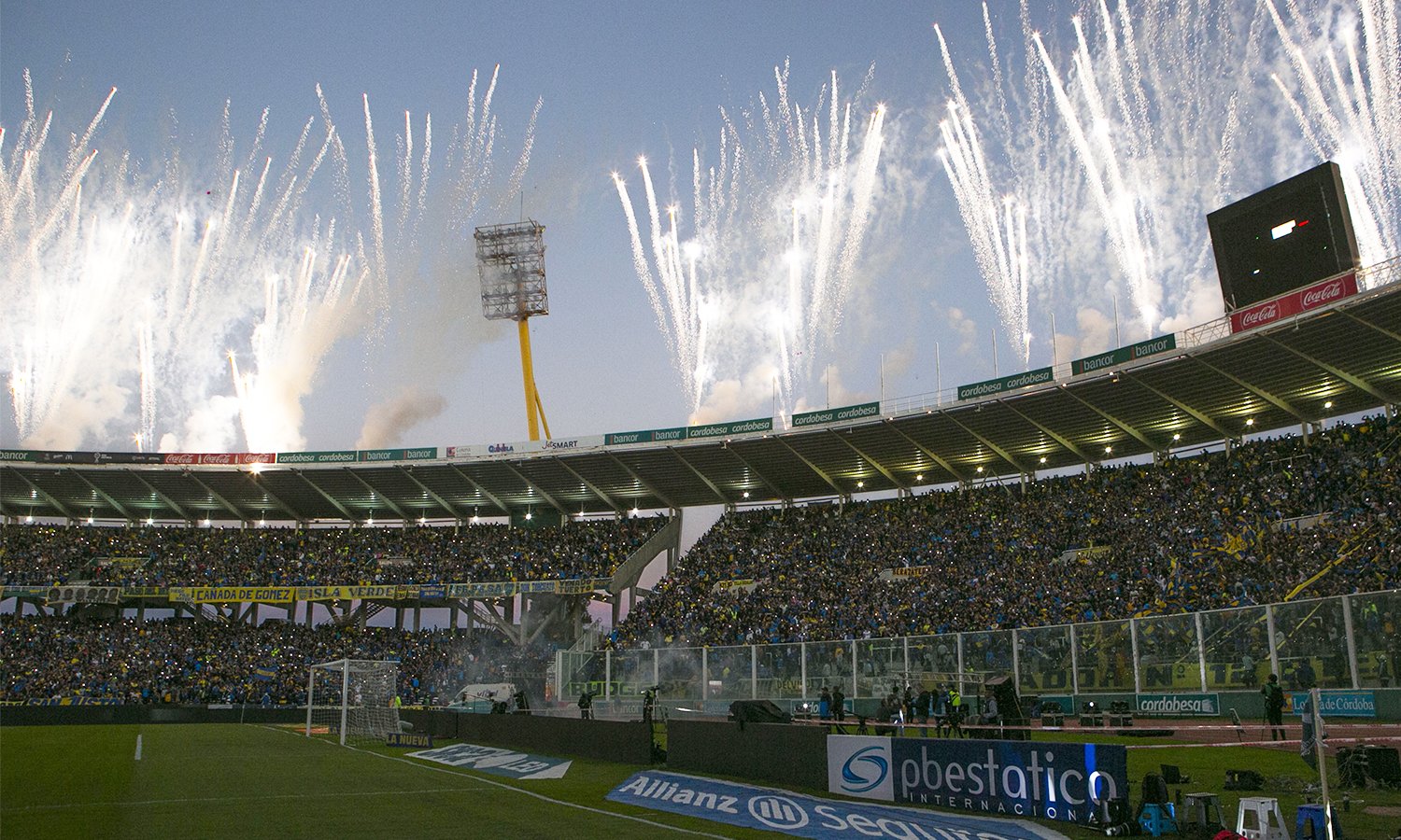 Hinchada de Boca en el Kempes