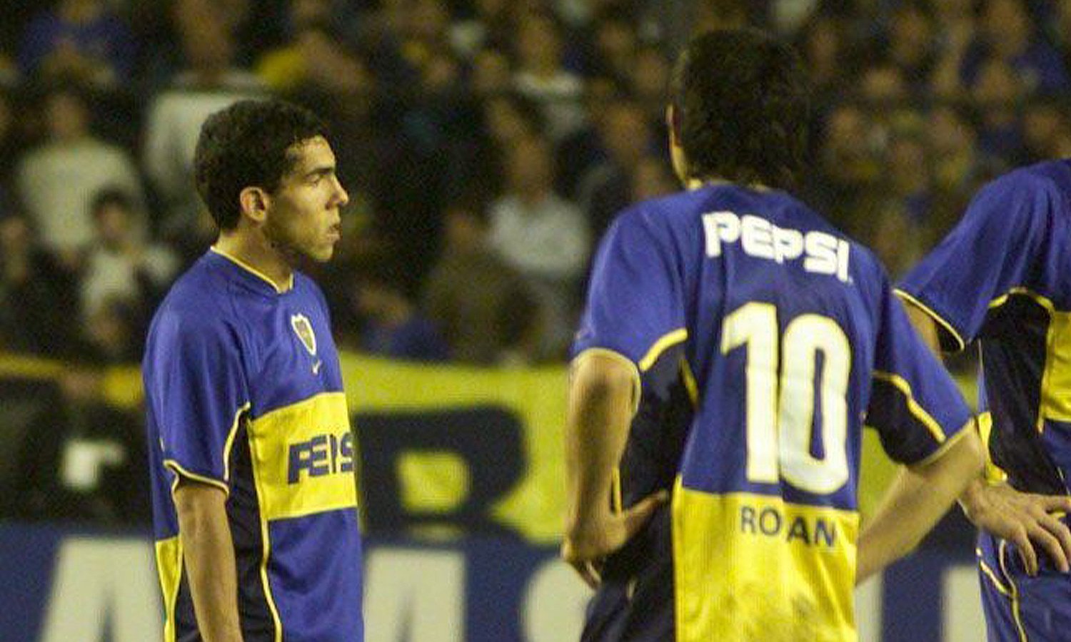 Tevez, de los "quilombos" en Boca a una posible elección frente a Riquelme