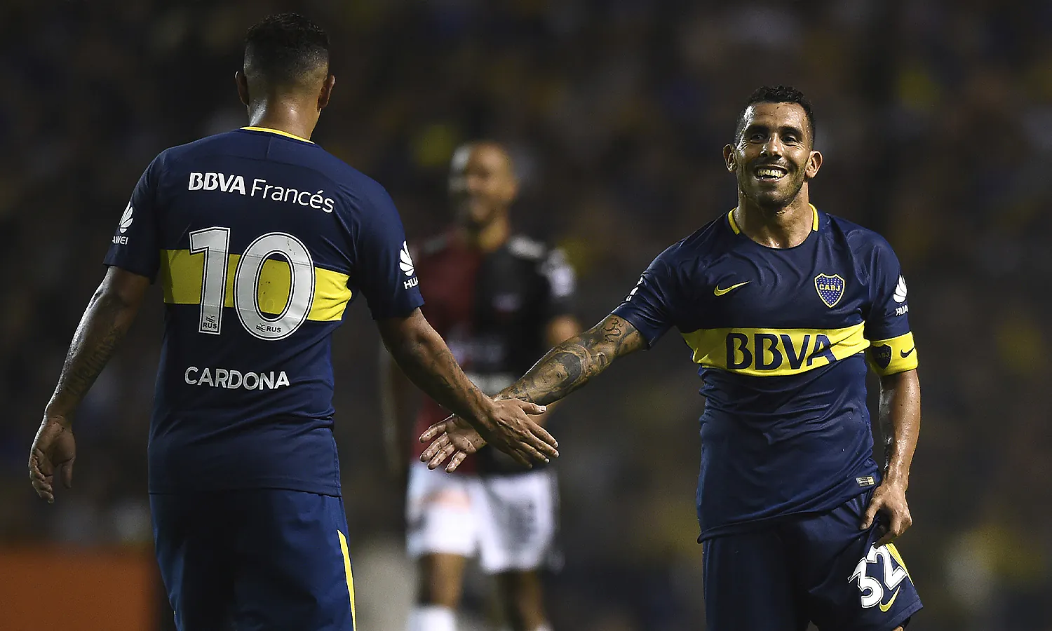 Tevez respaldó a Battaglia y habló sobre el futuro de los colombianos