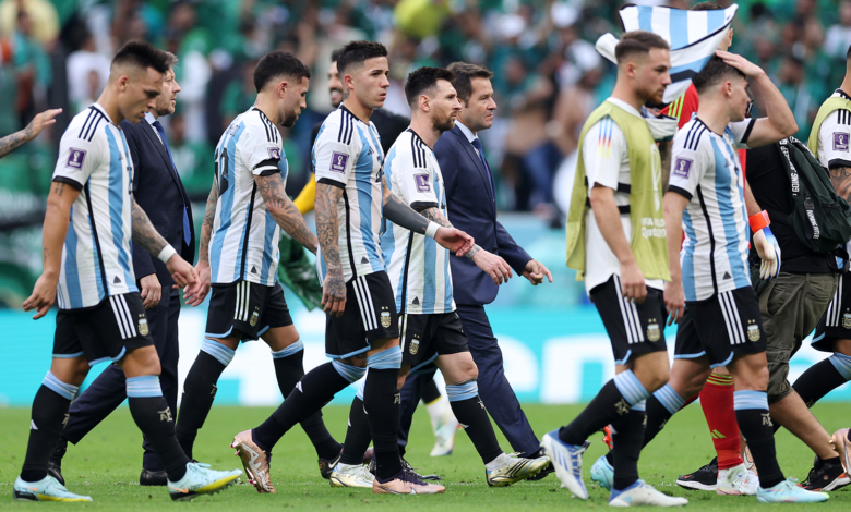 Argentina perdió el invicto en el debut frente a Arabia Saudita