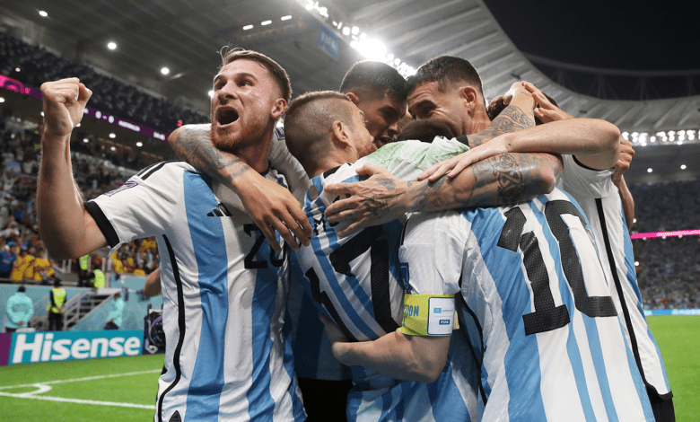 Argentina venció 2-1 a Australia y clasificó a cuartos de final
