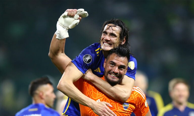Cavani y Romero festejan la clasificación de Boca a la final de la Libertadores