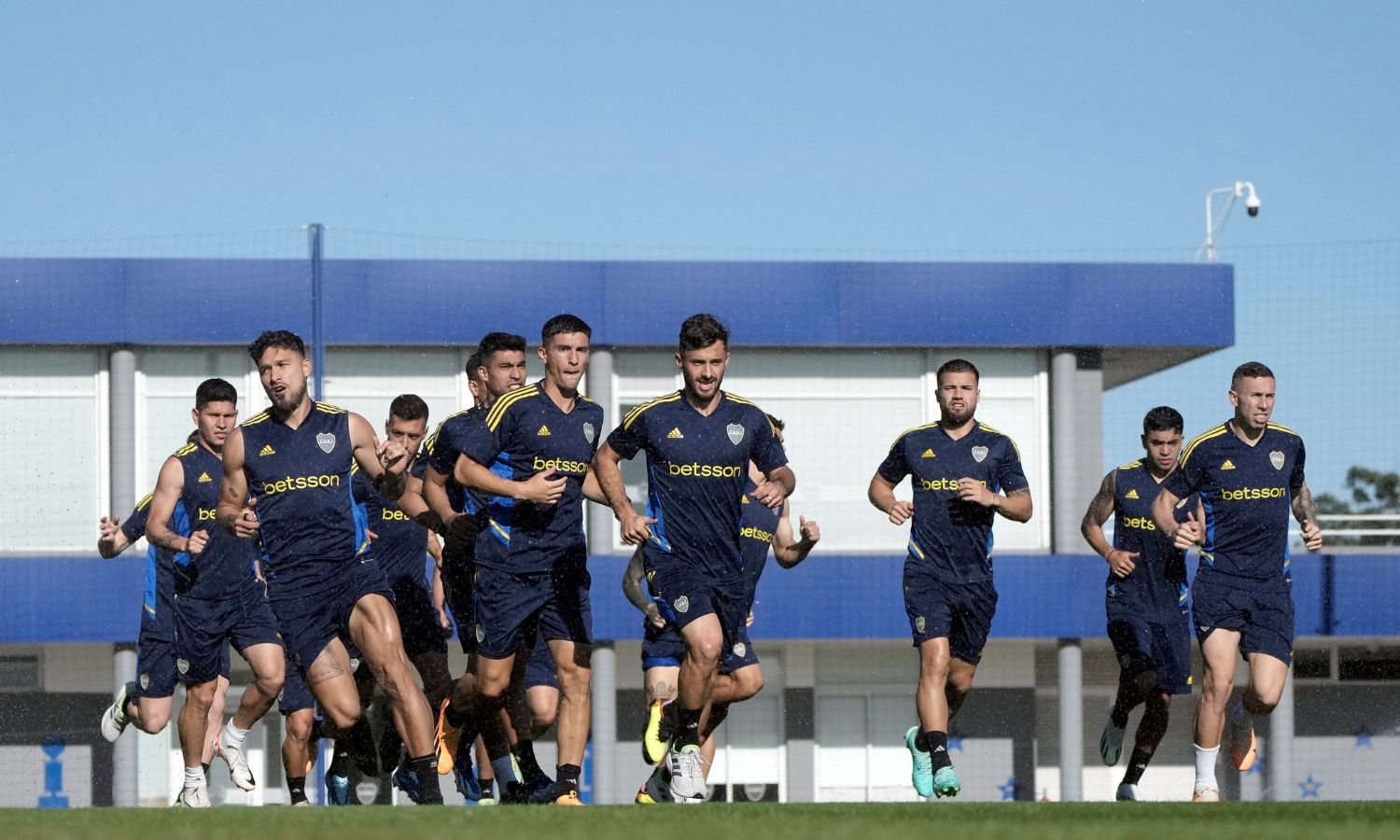 El plantel de Boca entrenando en el Predio de Ezeiza