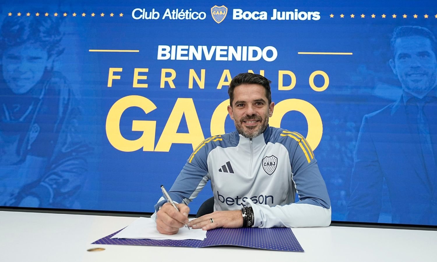 Gago firmó su contrato con Boca