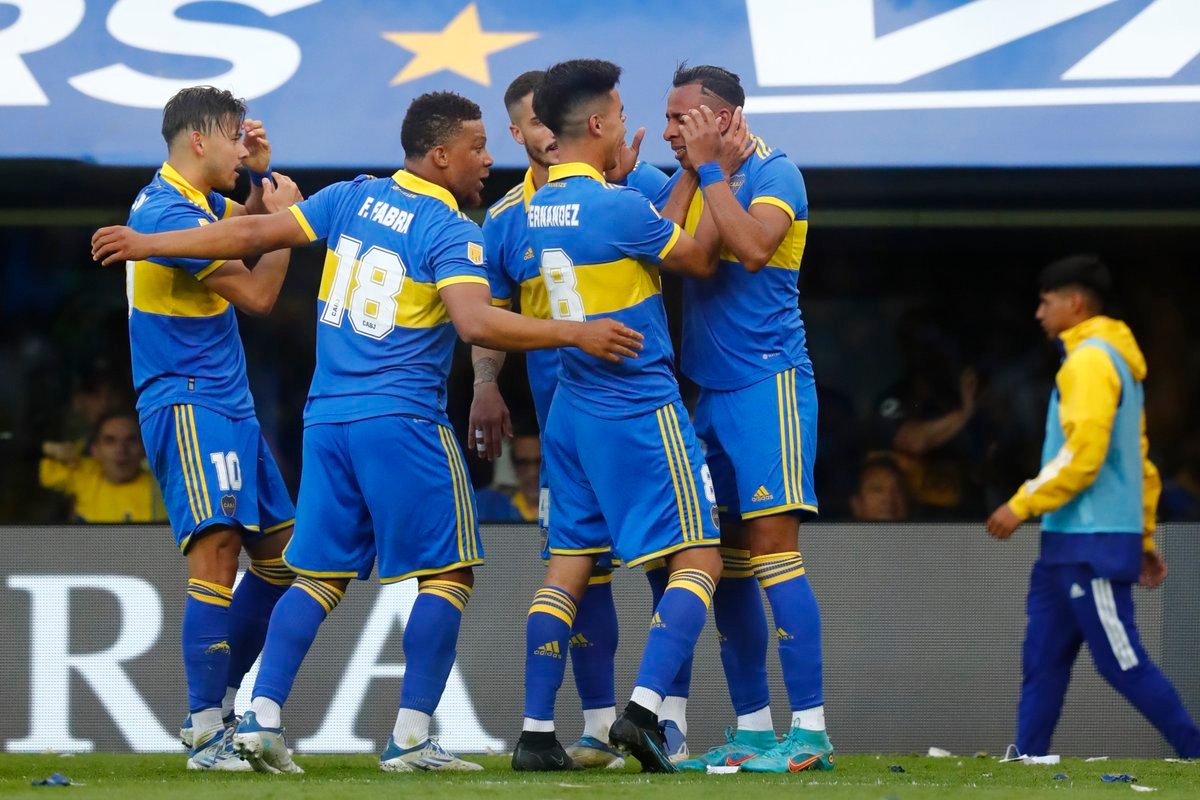 Sebastián Villa junto a Pol Fernández y Frank Fabra.