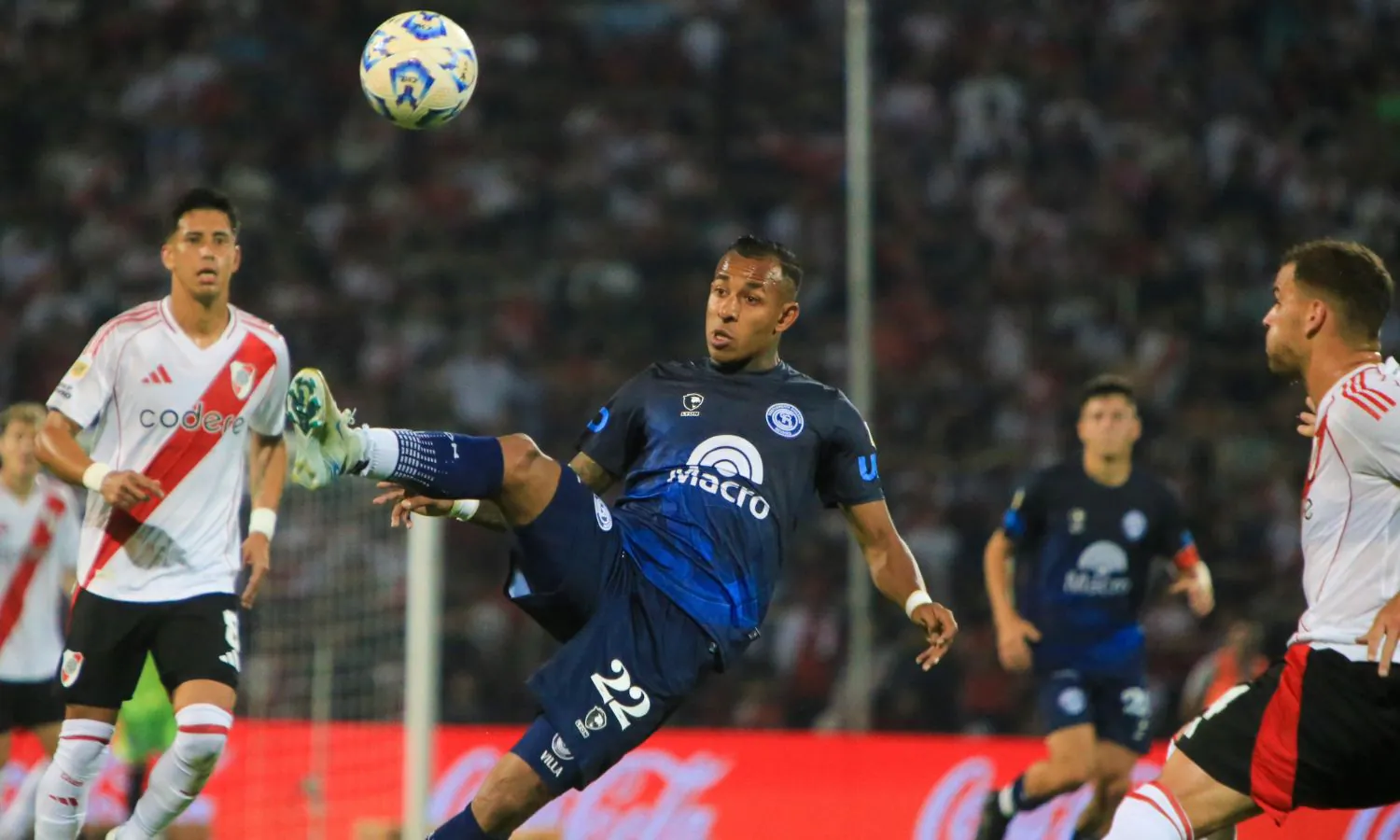 Sebastián Villa Independiente Rivadavia River