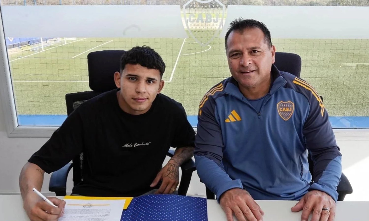 Boca mejoró contrato Leonel Flores