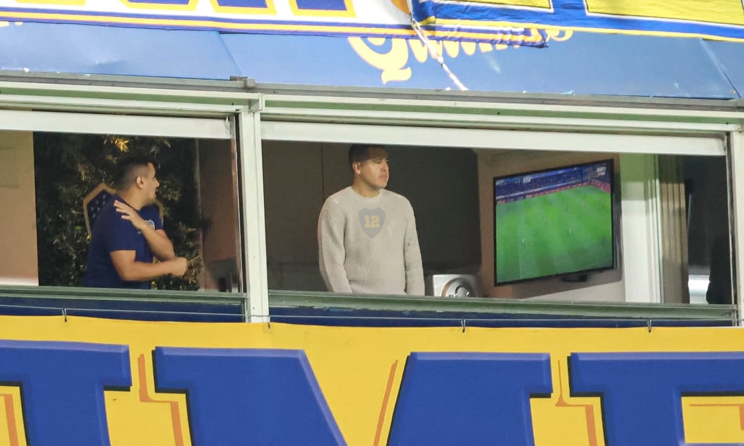 Román y Cristian Riquelme en el palco de La Bombonera