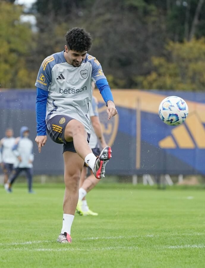 Después de la baja de Advíncula: Boca recuperó un jugador Williams Alarcón entrenamiento Boca