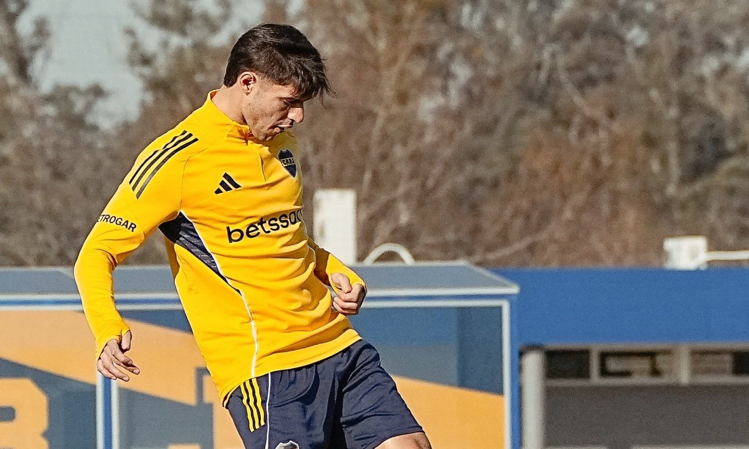 Ayrton Costa busca meterse en el once titular Marco Pellegrino entrenamiento Boca