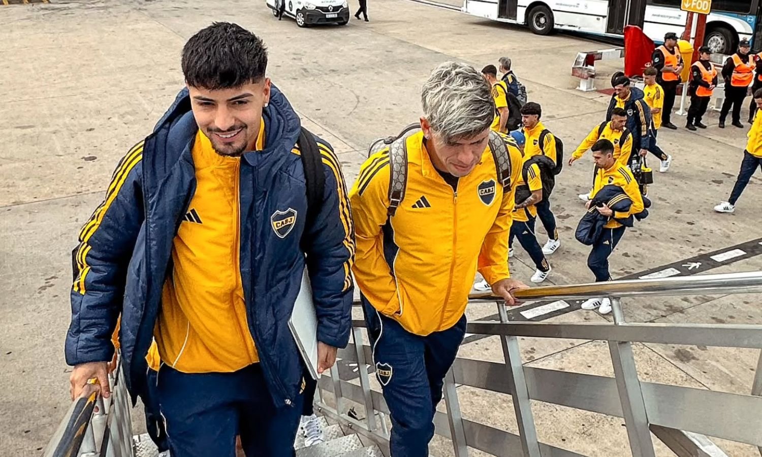 Plantel Boca viaje avión