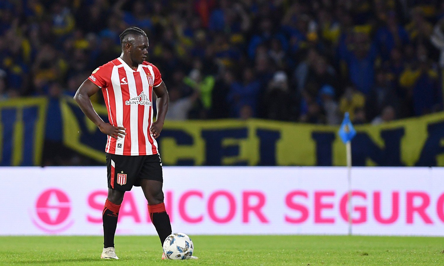 Edwin Cetre enfrentando a Boca