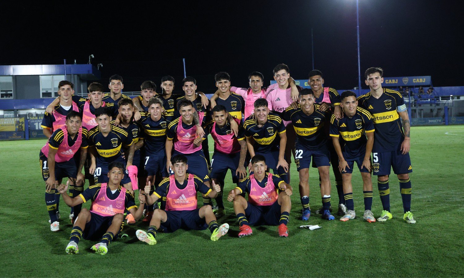 En una noche de golazos: la reserva de Boca goleó a Riestra Festejo de la Reserva de Boca vs Riestra Proyección Apertura 2026
