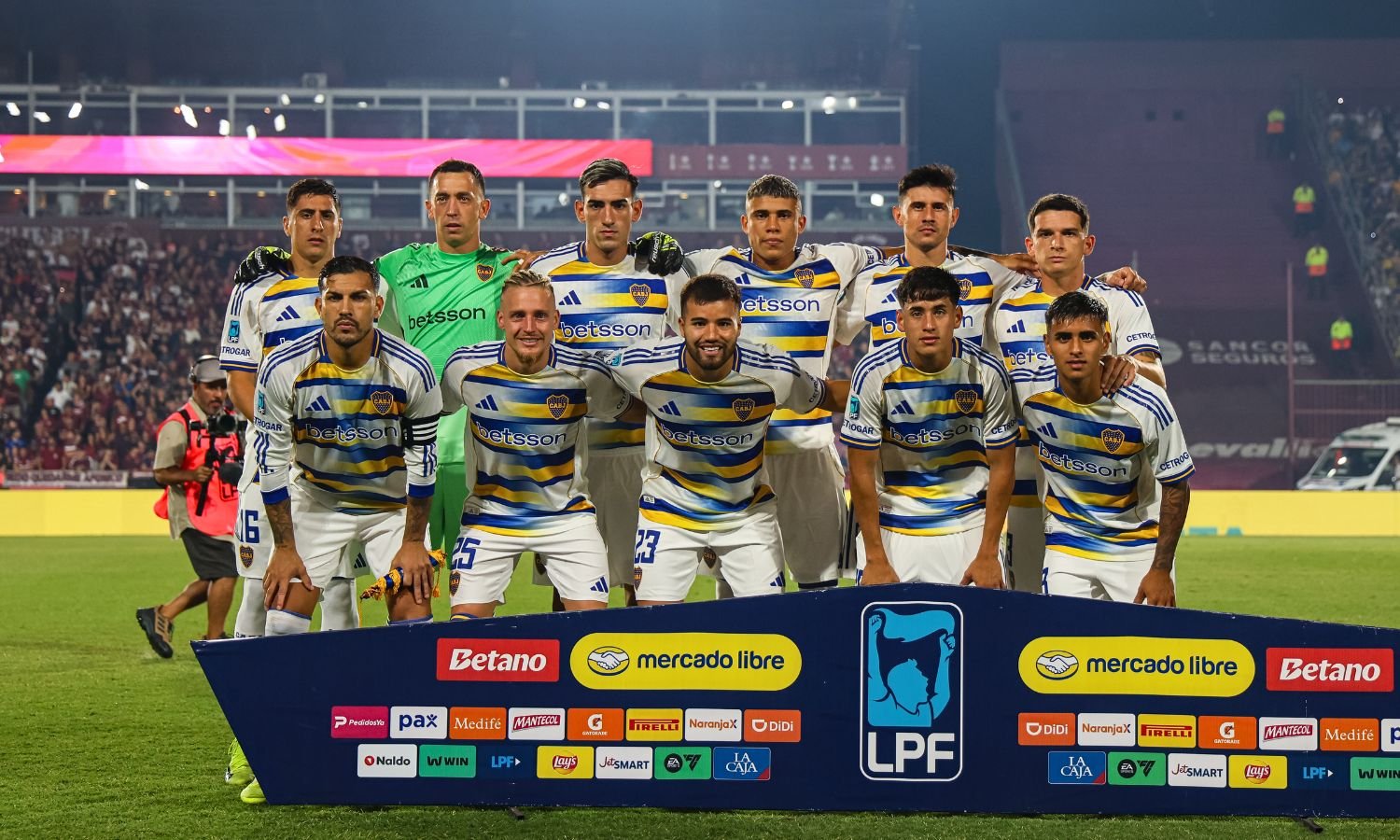 Después de 4 partidos: Boca volvió a ganar y goleó a Lanús en el Sur Iniciales Boca vs Lanús Apertura 2026