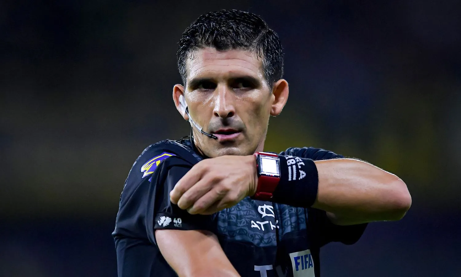 Andrés Merlos árbitro dirigiendo a Boca