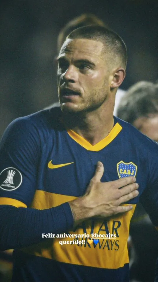 El saludo de Nahitan Nández