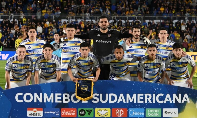La formación inicial de Boca frente a Recoleta en Asunción.