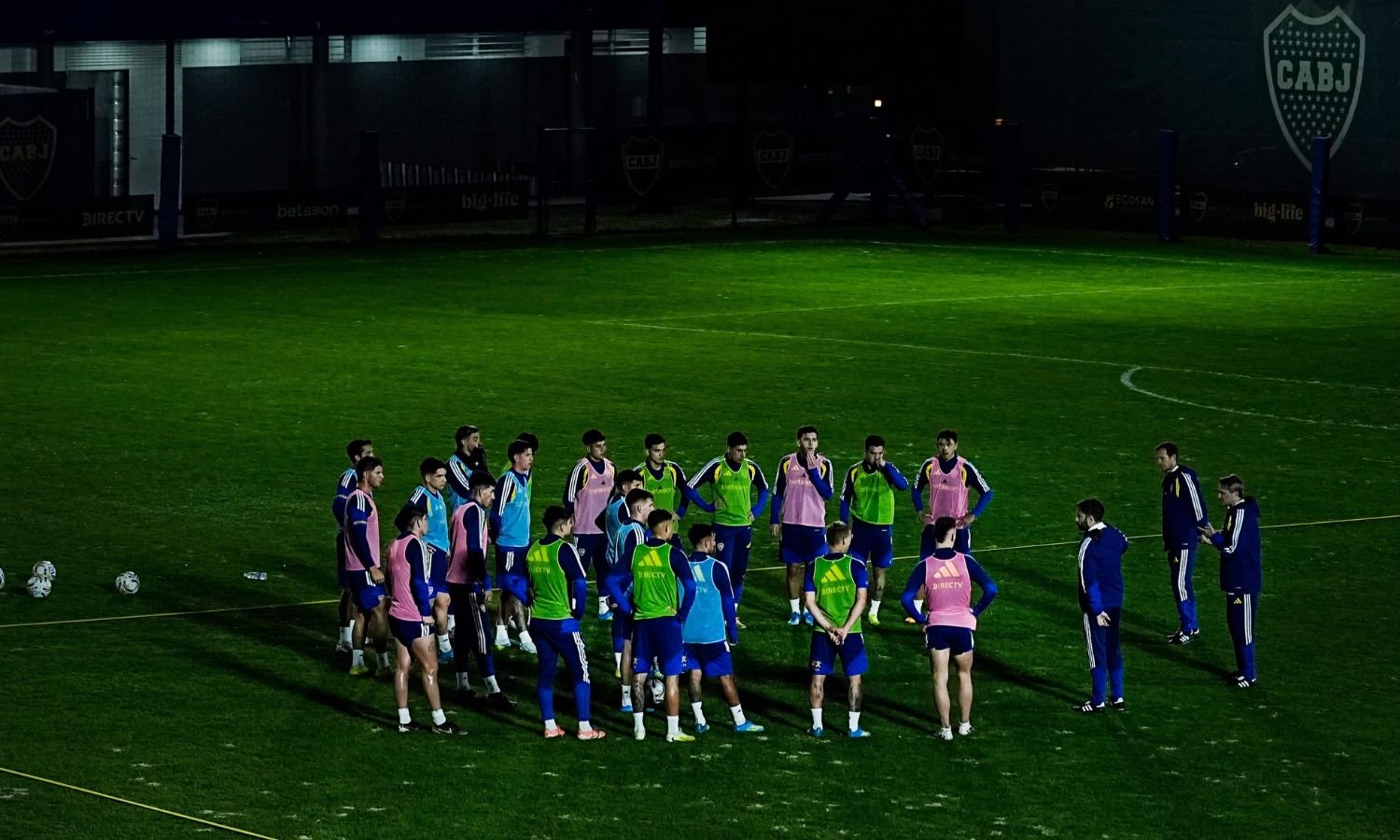 Jugadores entrenamiento de Boca a las ordenes de Rodolfo Arruabarrena y su cuerpo técnico
