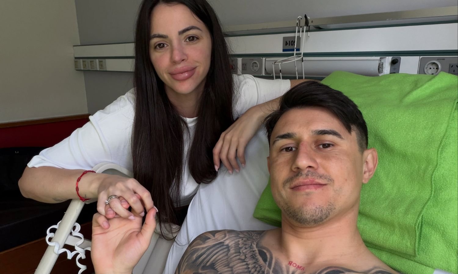 Adam Bareiro y su esposa operación