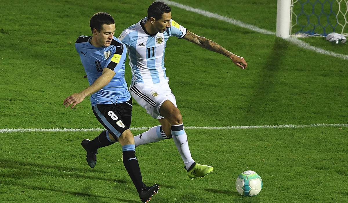 Nahitan Nández Uruguay vs Argentina Eliminatorias Rusia 2018