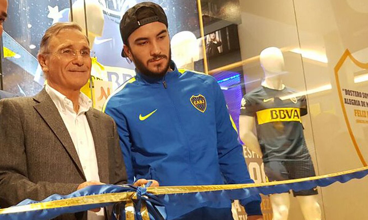 Seba Pérez en el nuevo Boca Shop