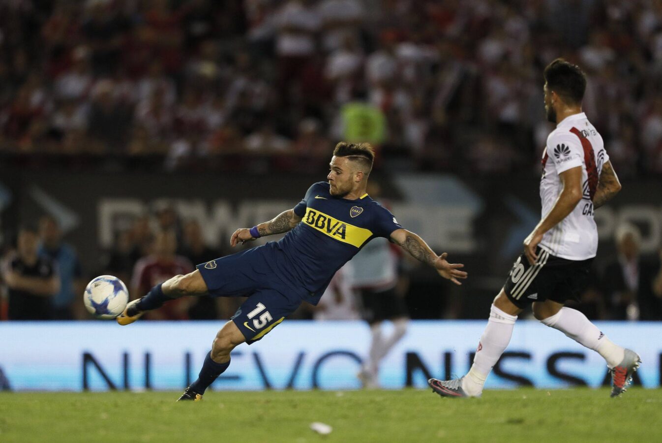 Nahitan Nández vs River