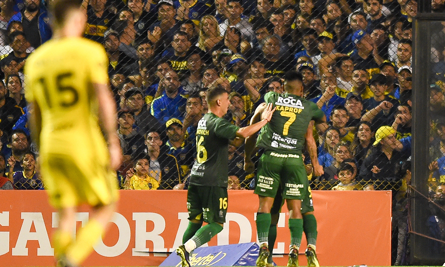 Defensa aprovechó los errores y le arrebató 3 puntos a Boca