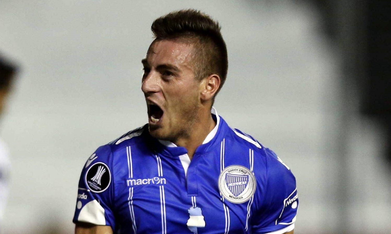 Ángel González, cerca de Boca Ángel González