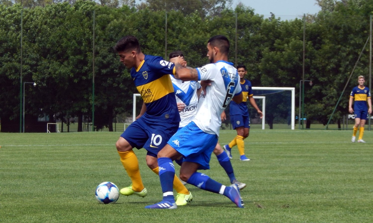 Boca sigue sin hacer pie como visitante y cayó ante Vélez