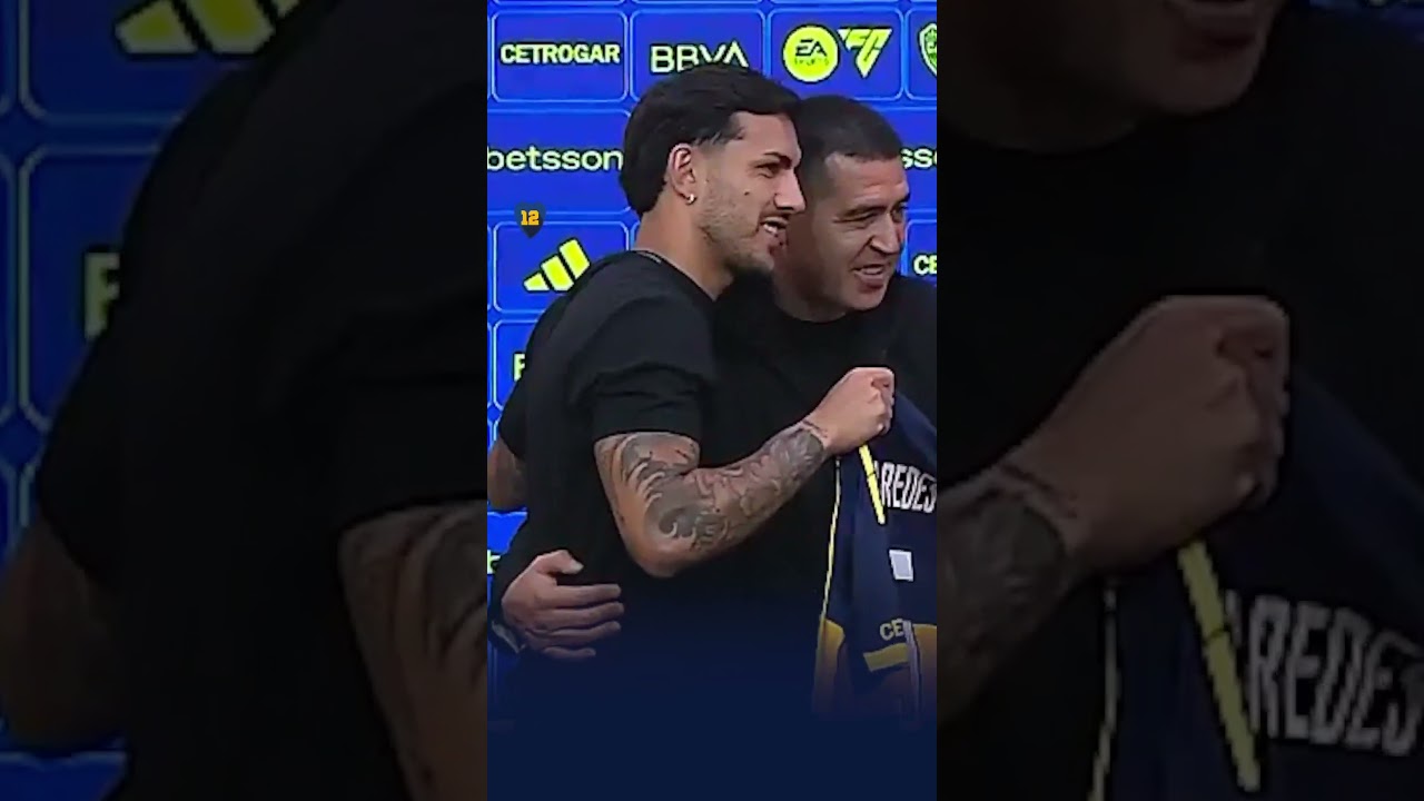 Riquelme le entregó la camiseta número 5 a Leandro Paredes