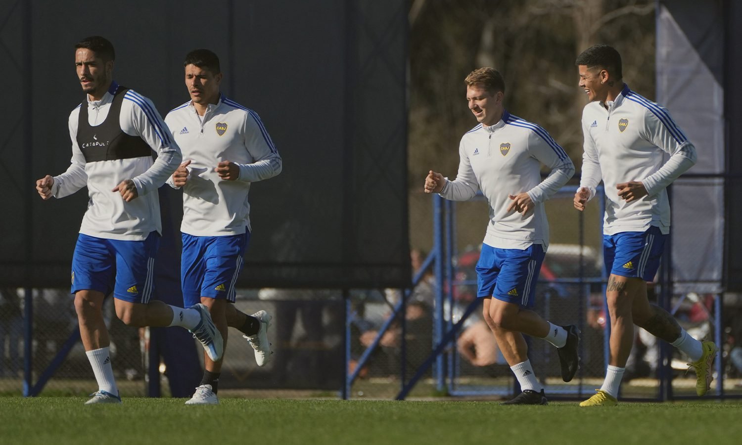Con novedades, Boca volvió al trabajo pensando en River