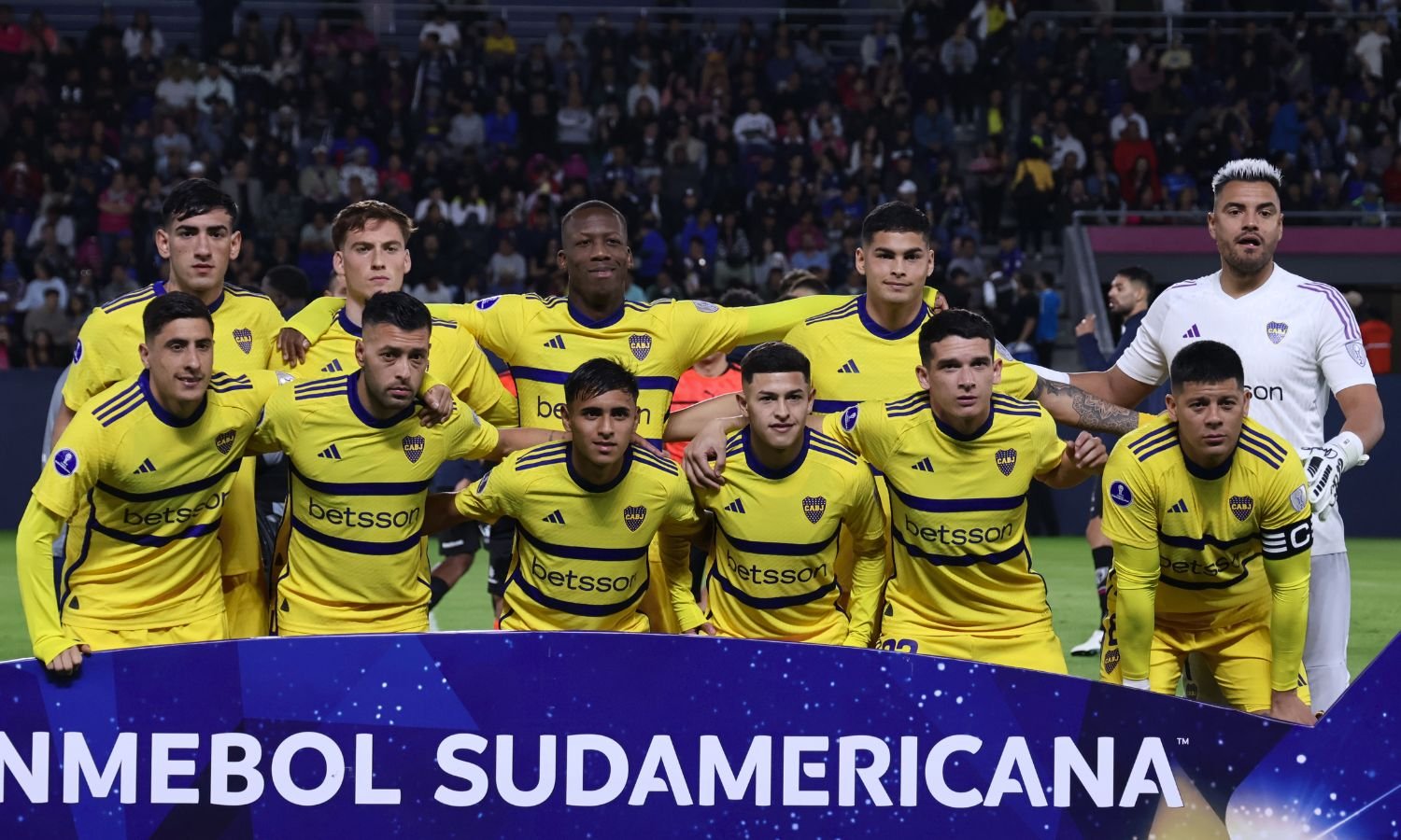 Formación inicial de Boca frente a Independiente del Valle en Ecuador.