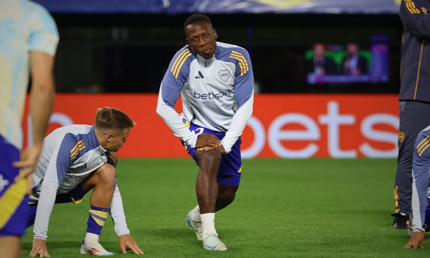 La decisión que tomó Luis Advíncula tras recibir otra oferta de Brasil Advíncula