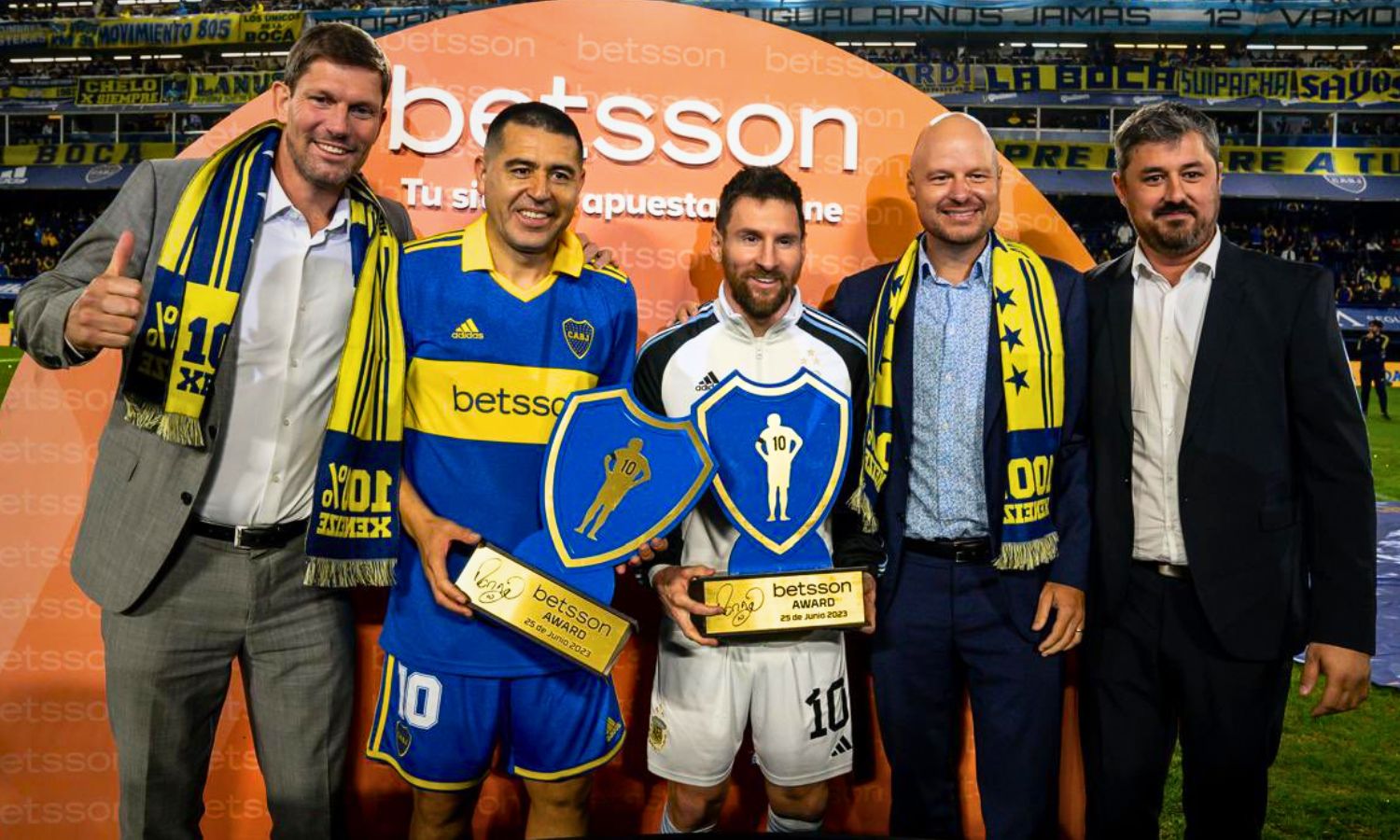 “Estamos muy contentos”: Riquelme celebró la renovación de un sponsor Riquelme Messi Betsson