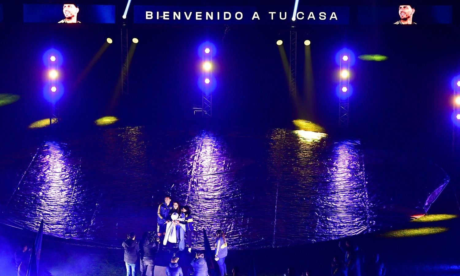 El sentido mensaje de Camila Galante, esposa de Leandro Paredes, por su vuelta a Boca Presentación Paredes escenario