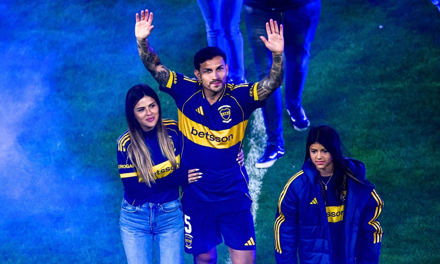 El sentido mensaje de Camila Galante, esposa de Leandro Paredes, por su vuelta a Boca Presentación Paredes esposa e hija