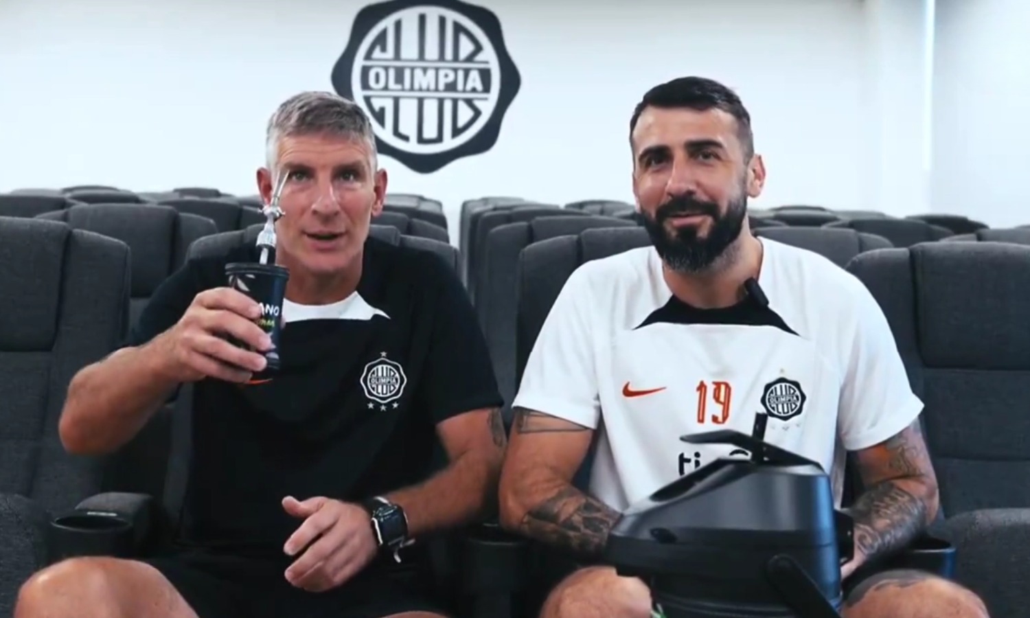 Martín Palermo “casi se agarra a las piñas” con un ex River Palermo y Pratto en Olimpia