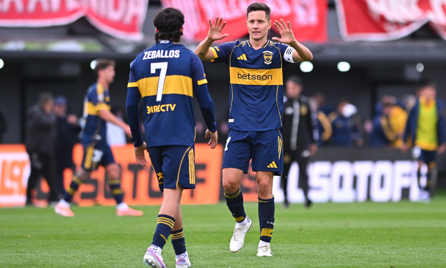 La contundente postura de Ander Herrera sobre la ampliación de La Bombonera Ander Herrera y Exequiel Zeballos
