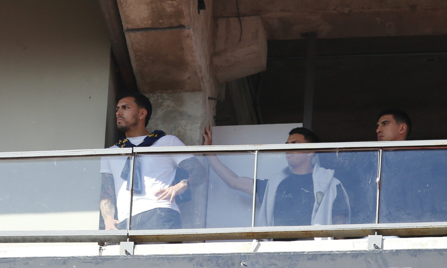 El premio de Úbeda para los jugadores de Boca tras el triunfo ante Estudiantes Paredes Velasco y Battaglia vs Estudiantes