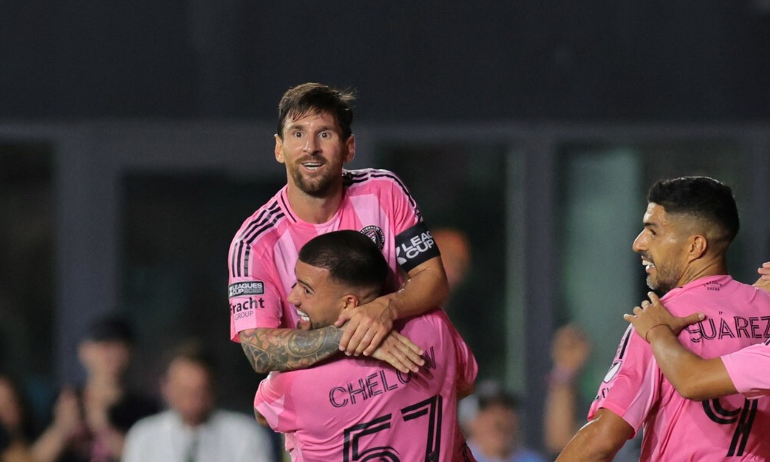 El jugador que prepara su llegada a Boca luego de jugar con Lionel Messi Weigandt y Messi