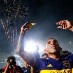 Carlos Tevez festejando su último título en La Bombonera