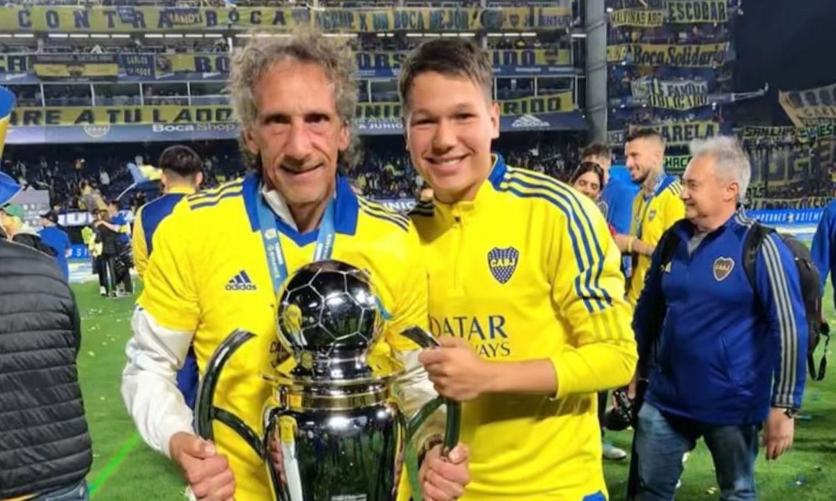 Fernando Gayoso junto a su hijo Franco festejando un título con Boca