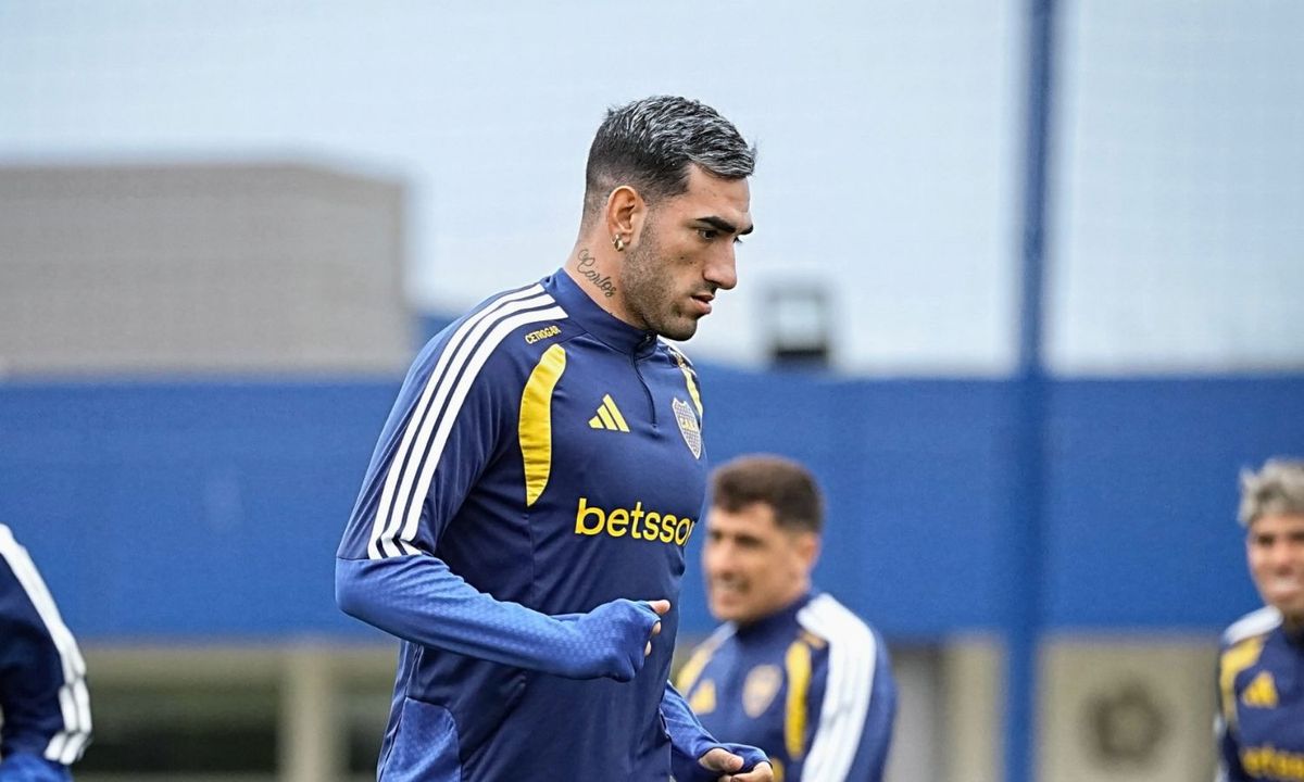 Lautaro Di Lollo durante un entrenamiento en Boca Juniors